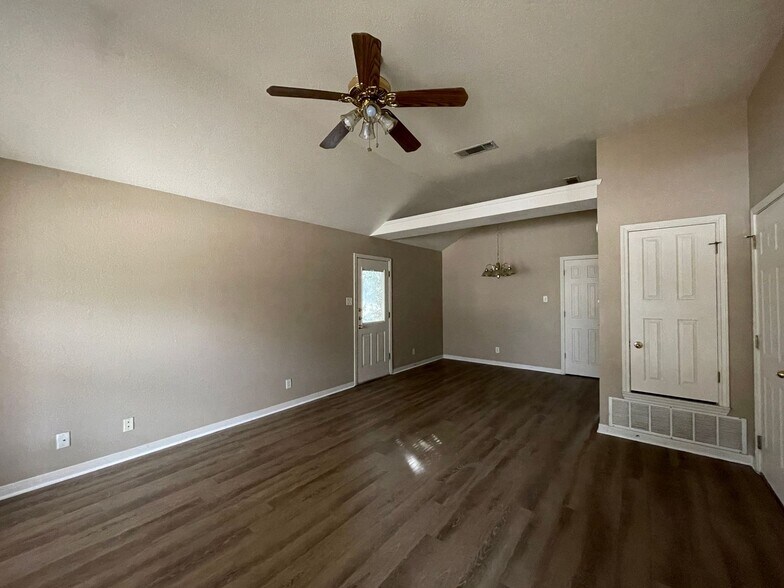 Building Photo - 4802 John David Dr