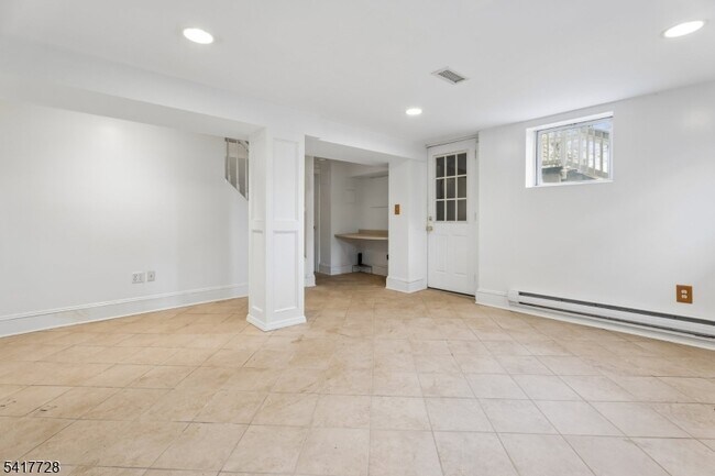 Building Photo - 439 St Marks Ave