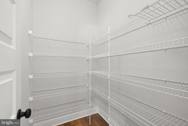 Building Photo - 513 Parkland Dr