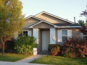 Building Photo - 3 Bedroom Patio Home