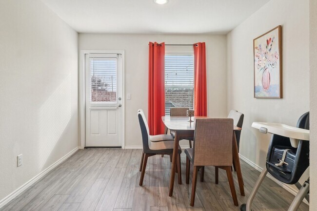 Building Photo - 475 Grenada Lk Dr