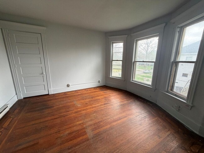 Building Photo - 1218-2S Walnut-