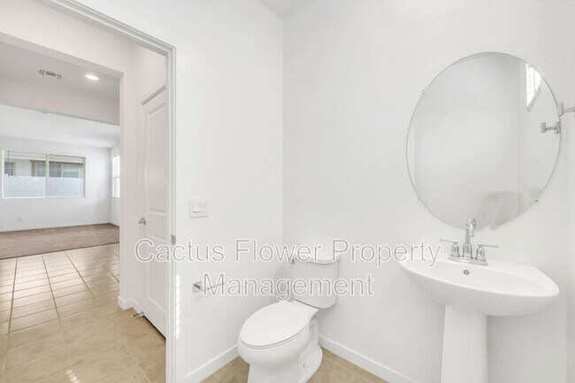 Building Photo - 9850 E Tamery Ave