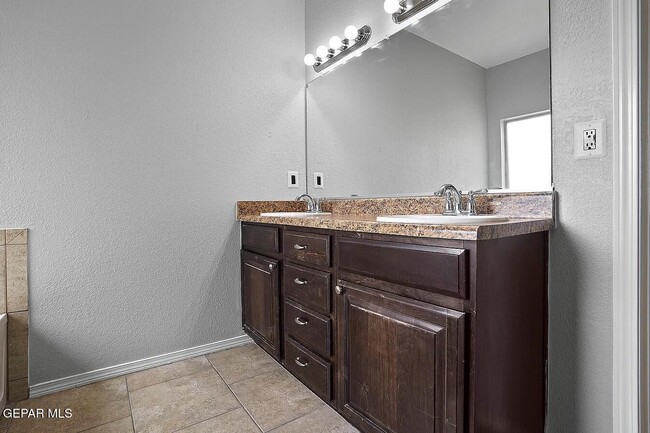 Building Photo - 14344 Alma Point Dr