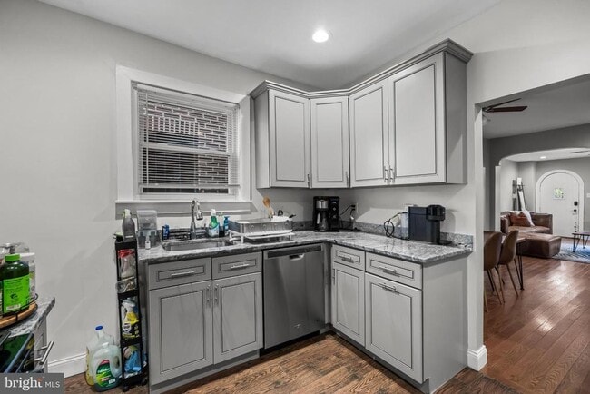 Building Photo - 5311 Sherwood Terrace