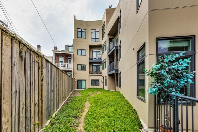 Building Photo - Gorgeous 2 bedroom 2 bath condo just steps from Columbia Hgts center $3,550