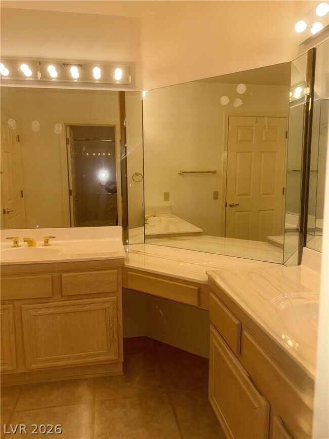Building Photo - 8900 Kingsmill Dr