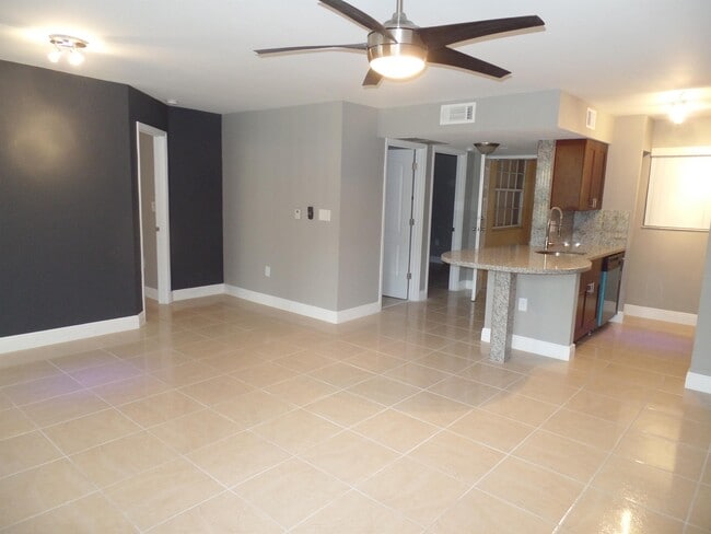 Building Photo - 2890 N Oakland Forest Dr