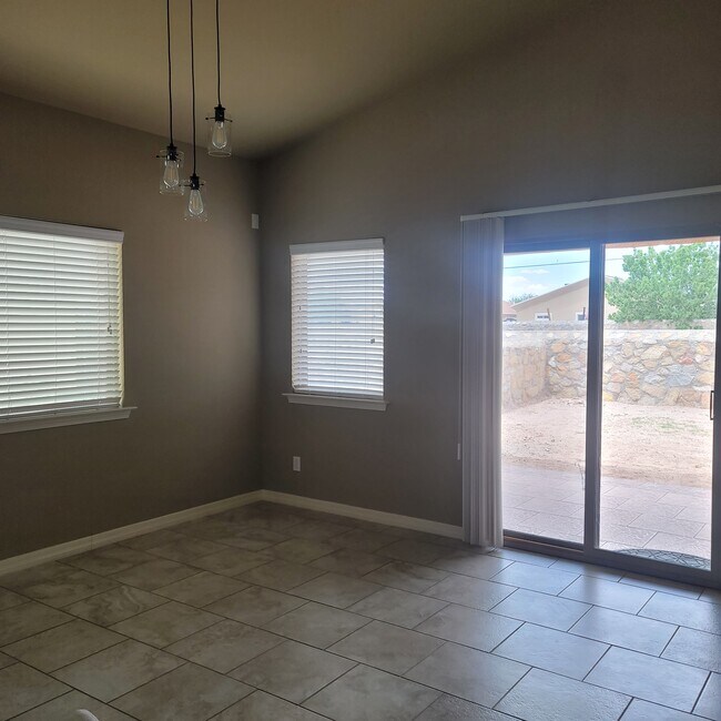 Building Photo - 14513 Meadow Lawn