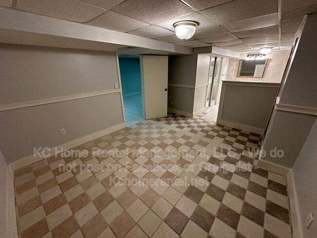 Building Photo - 10700 E 28th Terrace S