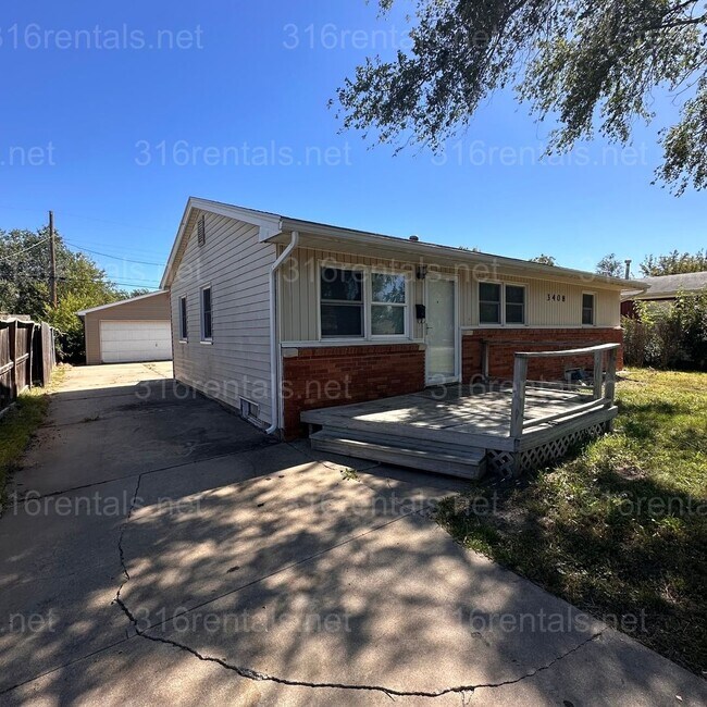 Primary Photo - $1200 – 3 Bed + Bonus Room, 1 Bath | Singl...