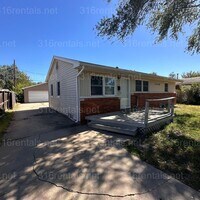 Building Photo - $1200 – 3 Bed + Bonus Room, 1 Bath | Singl...
