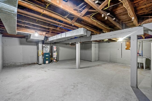 Building Photo - SCORE 50% OFF 1ST MONTH'S RENT IF SIGNED BY APRIL 10! Stunning 3 bedroom home in Aliquippa availa...