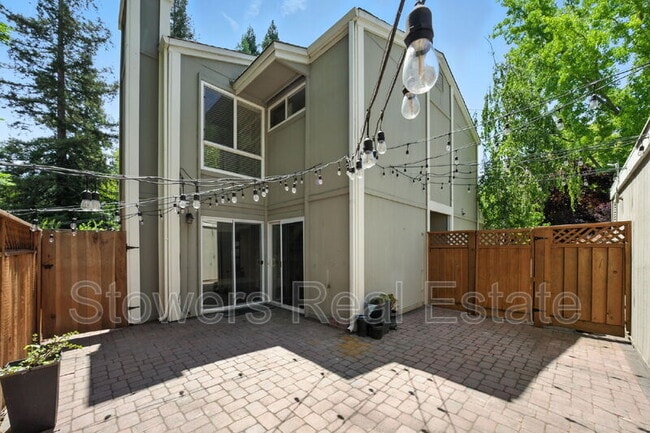 Building Photo - 617 Garden Creek Pl