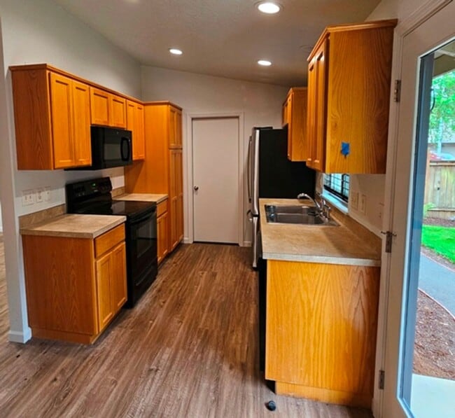 Building Photo - 3Bd/2Ba Single Story Home-Available to view beginning 4/27/2026!