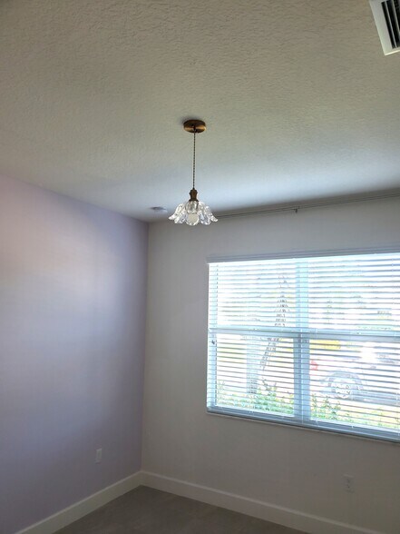 Building Photo - 11681 SW Oceanus Blvd