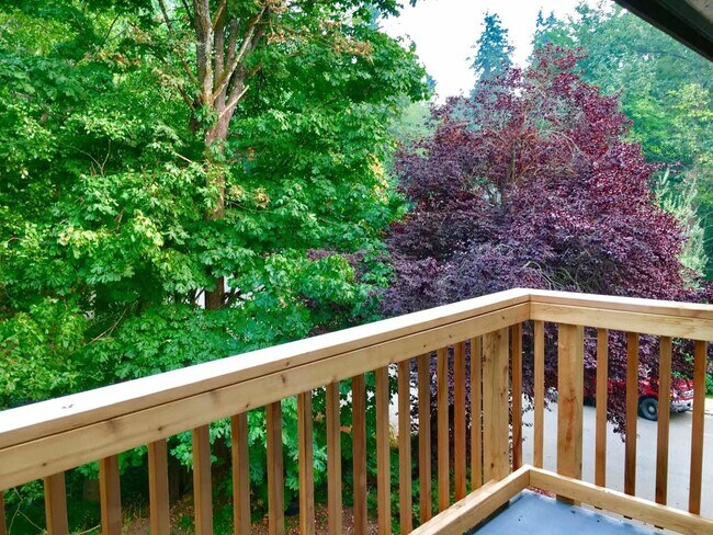 Building Photo - Charming 2BD/1.5BA Corner Unit in Serene, ...