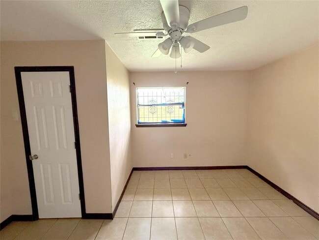 Building Photo - 7130 Kings Dr