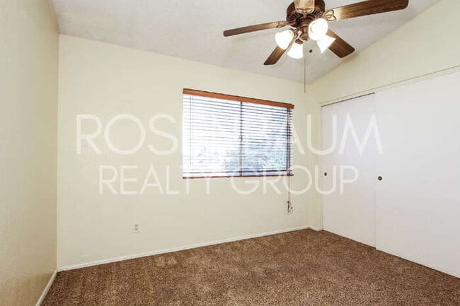 Building Photo - Gorgeous 3-beds, 3-baths home in the Suncr...
