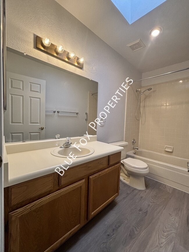 Building Photo - 1721 W Dalehaven Cir