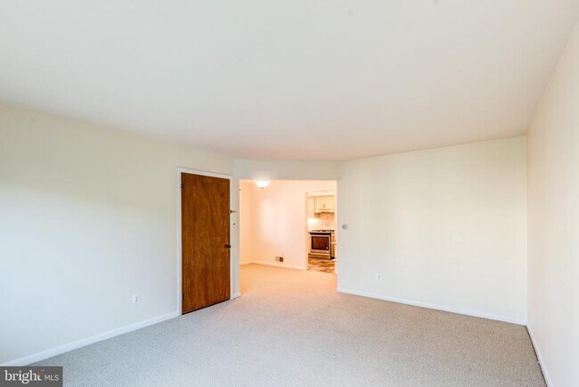 Building Photo - 926 N Edgewood St