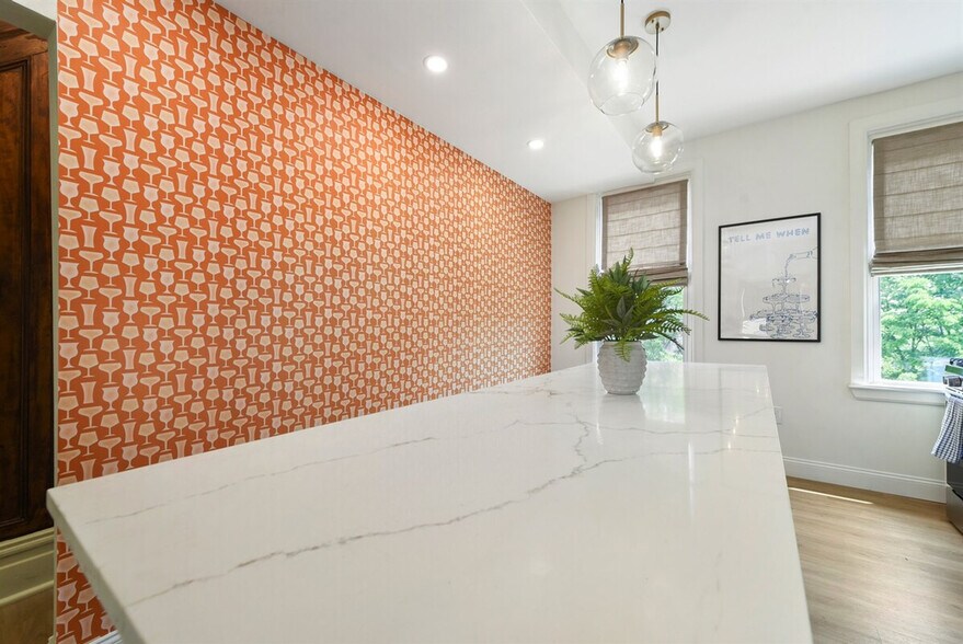 Building Photo - 1816 Rhine St