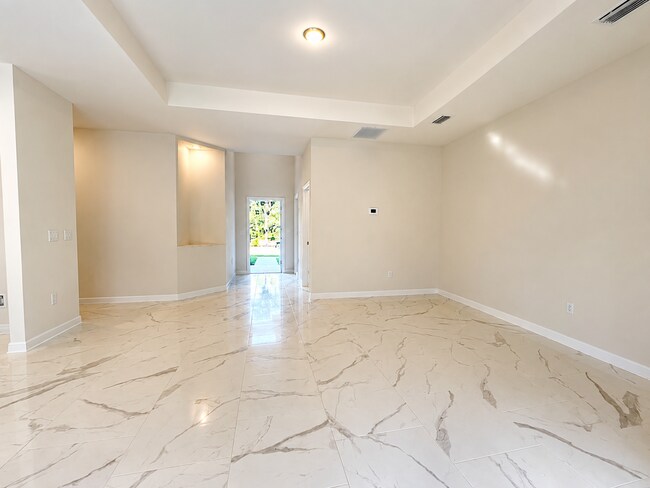 Building Photo - 1236 Ramsay St E