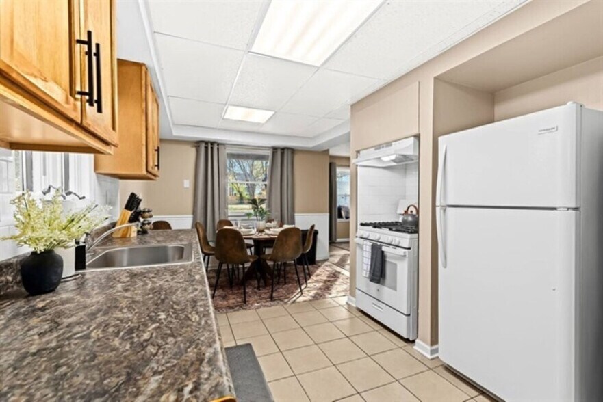 Building Photo - 1019 E Hayes Ave