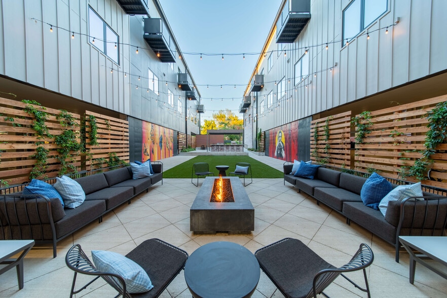 Primary Photo - G at Market