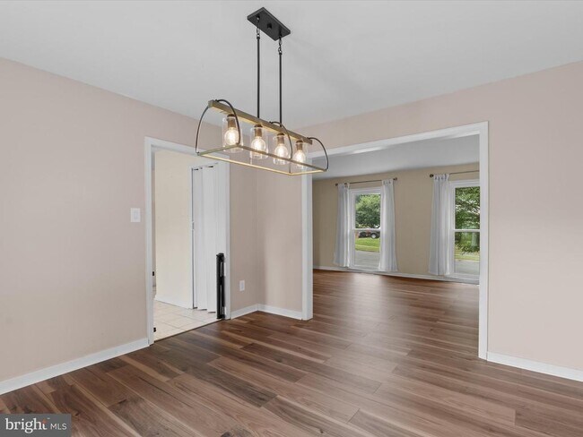 Building Photo - 1001 Archery Dr