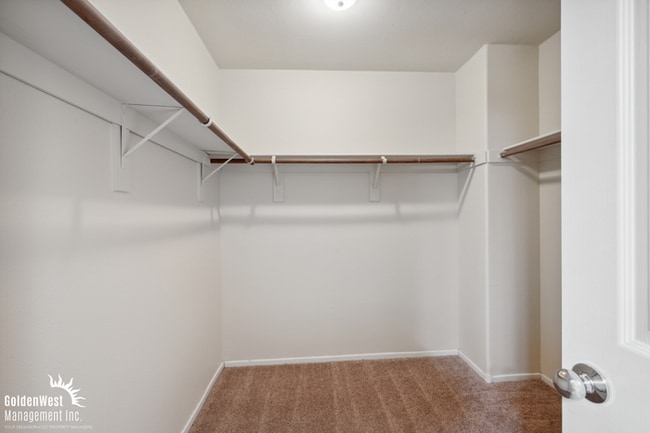 Building Photo - Charming Two-Story 3Bdm 2.5Ba Home in North Las Vegas!
