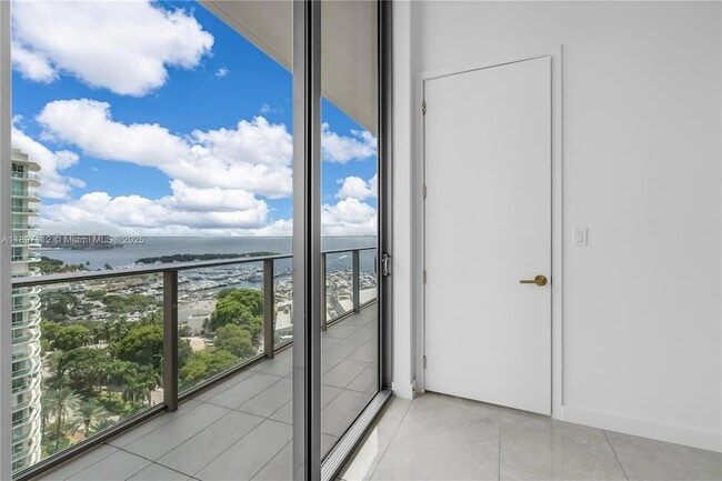 Building Photo - 2655 S Bayshore Dr