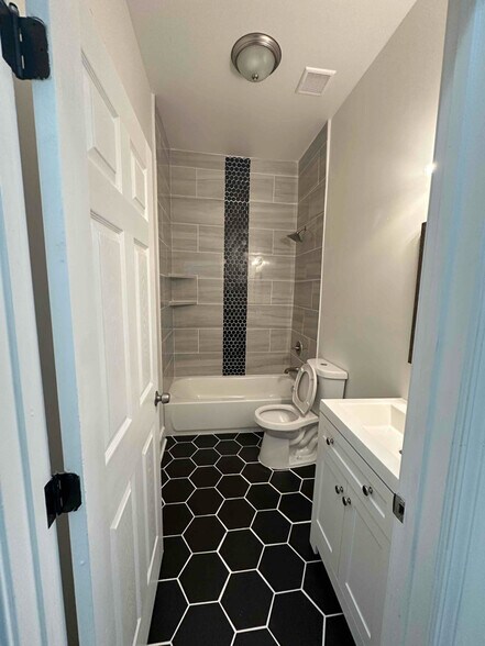 Building Photo - 939 Seattle St