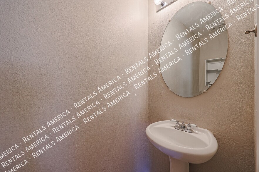 Building Photo - 12438 W Rancho Dr