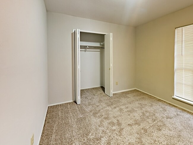 Building Photo - No Application Fee* Plus $250 Off First & ...