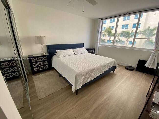 Building Photo - 5005 Collins Ave