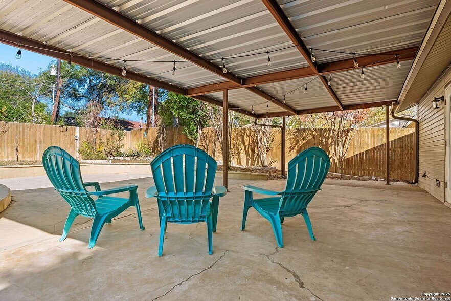 Building Photo - 13934 Mission Valley