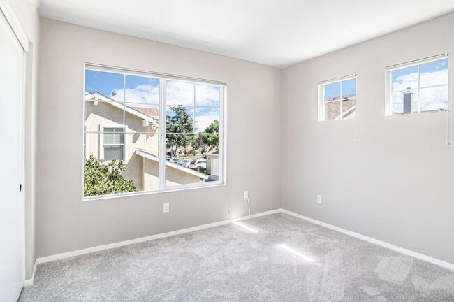 Building Photo - Beautiful 3 Bed, 3 Bath Condo for Rent in Livermore, CA