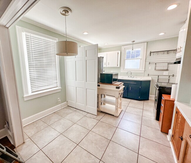 Eating Area - 212 Brookdale Ave