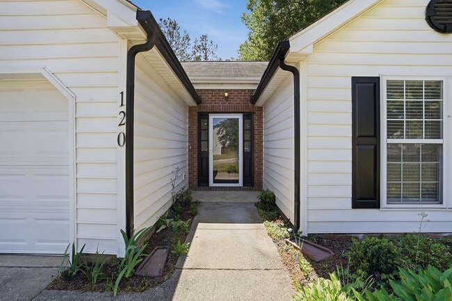 Building Photo - RANCH HOME with 3 bedrooms and 2 baths-CONVENIENT LOCATION