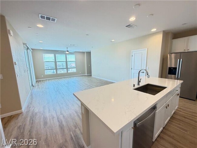 Building Photo - 1741 N Desert Foothills Dr