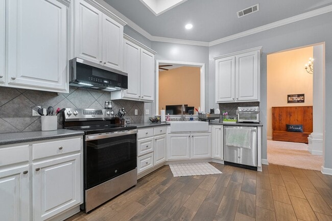 Building Photo - Wonderful Sherwood Home