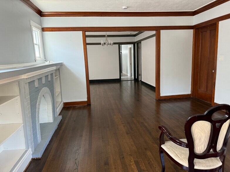 Building Photo - 4821 W George St