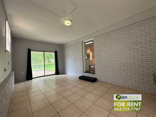 Building Photo - Newly renovated, cute Easley 3/1.5 Available!
