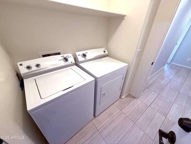 Building Photo - 1884 W Expressman St