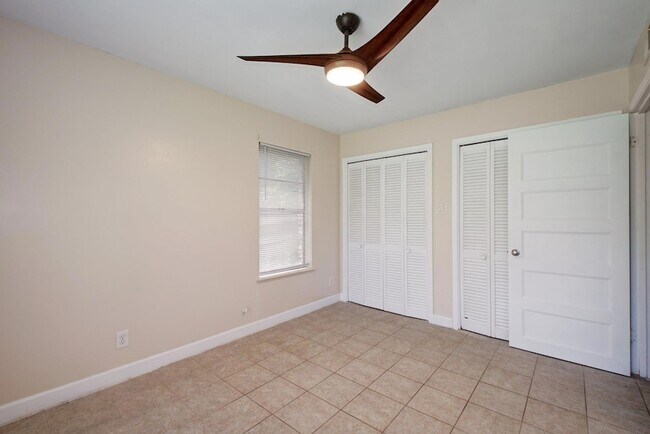 Building Photo - 1202 Artesian Cir