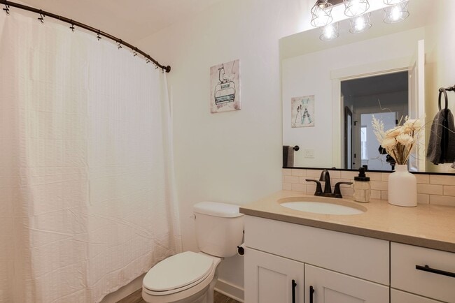 Building Photo - Charming Redmond Craftsman Retreat – Stylish 3-Bed, 3-Bath Home with Community Amenities