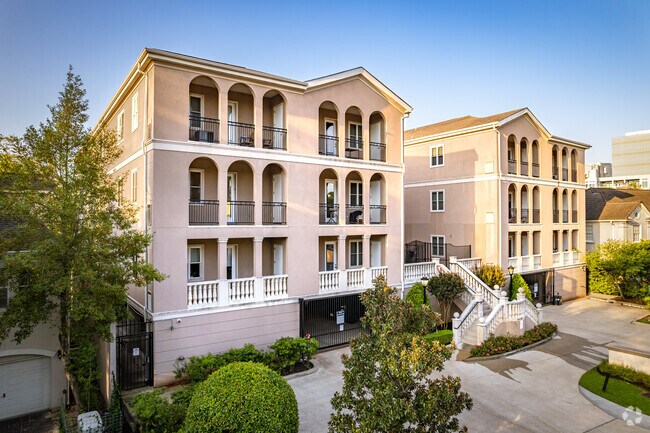 58 Briar Hollow Ln - Chateau Briar Hollow