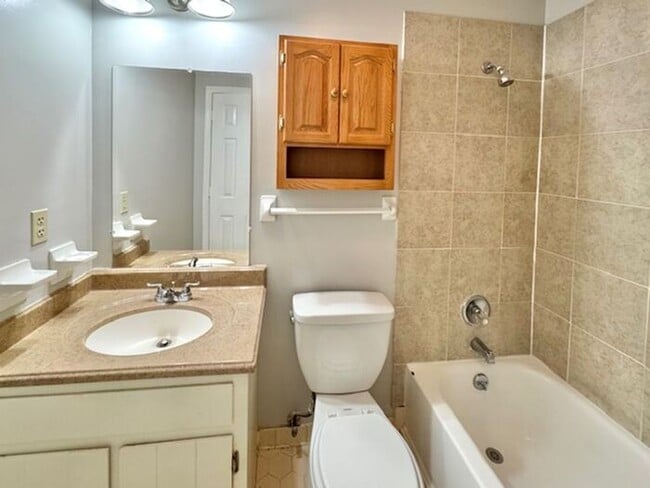 Building Photo - Now Leasing a 3-bedroom 2 bath home in Bartlett! Available Now! Great Schools,