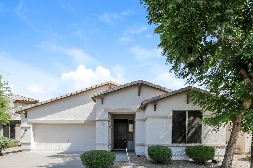 Primary Photo - 2113 S Compton